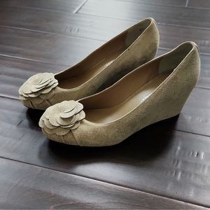 DONALD J. PLINER Donald J. Pliner Nalini wedge shoe with flower detail.